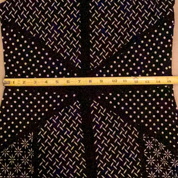 Taylor Geometric/Floral Print Jersey Dress. Size 10. - Picture 7 of 7
